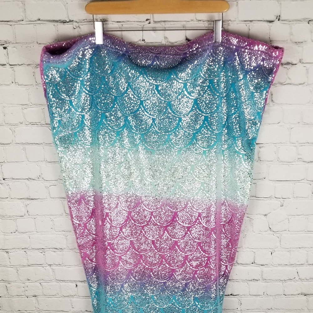 Metallic fleece rainbow mermaid blanket - Picture 7 of 8